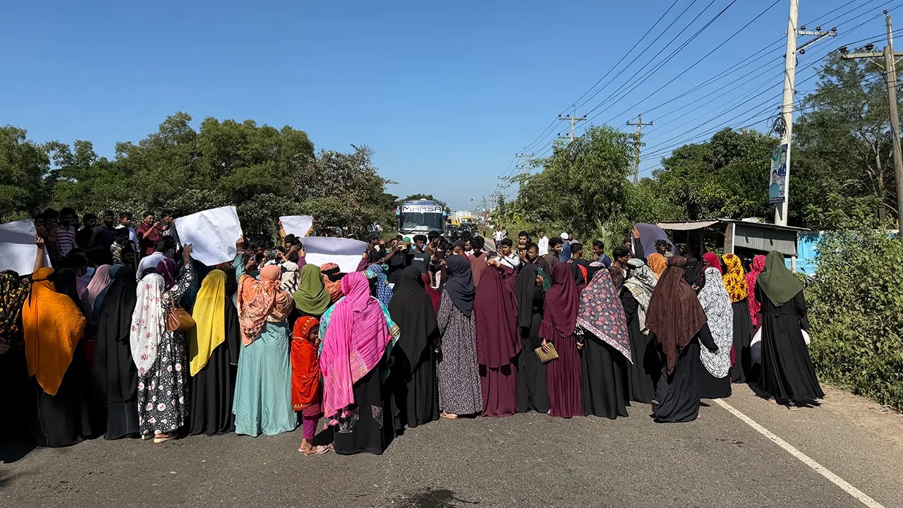 ঢাকা-চট্টগ্রাম মহাসড়ক অবরোধ